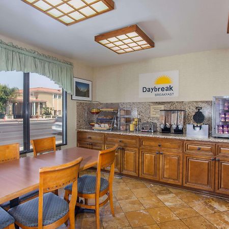 Days Inn By Wyndham Anaheim Near The Park Zewnętrze zdjęcie
