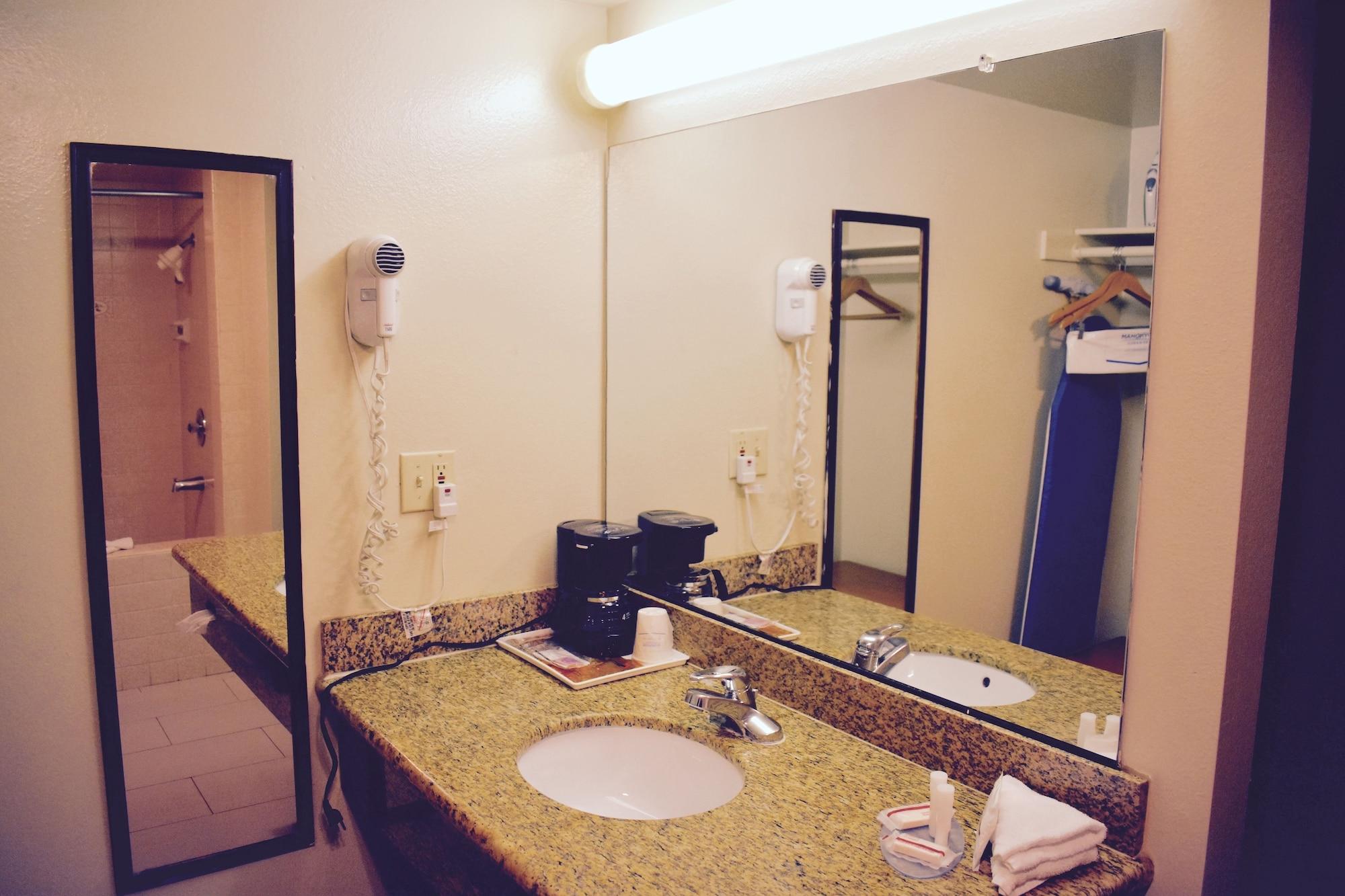 Days Inn By Wyndham Anaheim Near The Park Zewnętrze zdjęcie