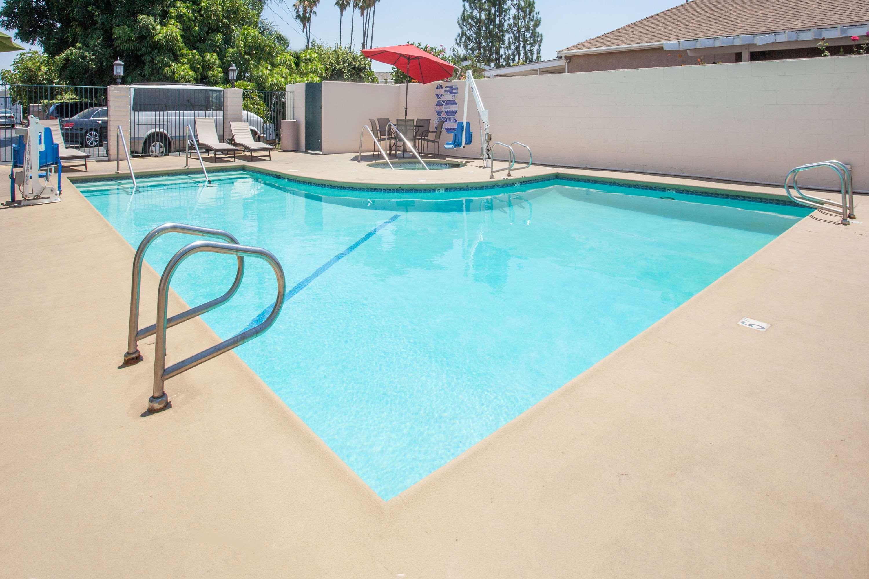 Days Inn By Wyndham Anaheim Near The Park Zewnętrze zdjęcie