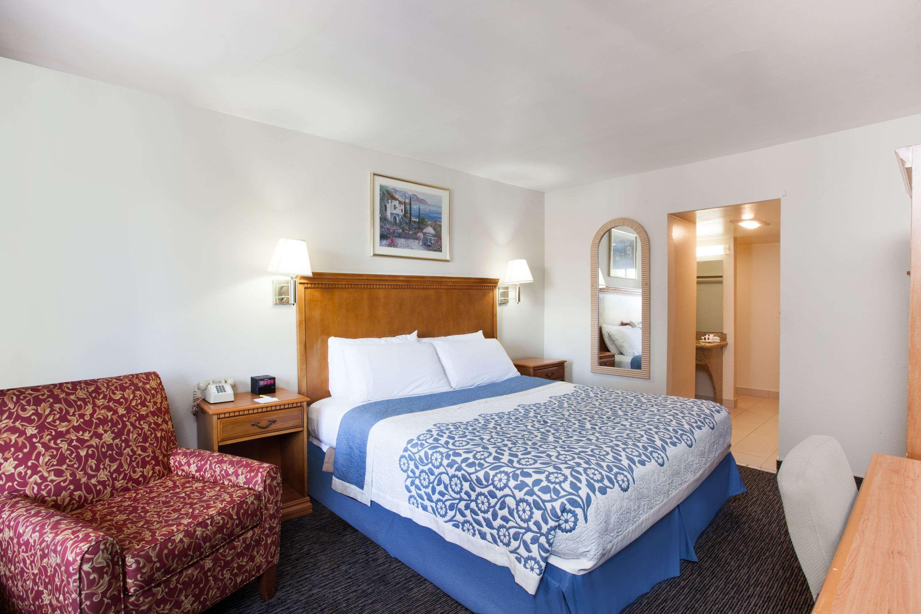 Days Inn By Wyndham Anaheim Near The Park Zewnętrze zdjęcie
