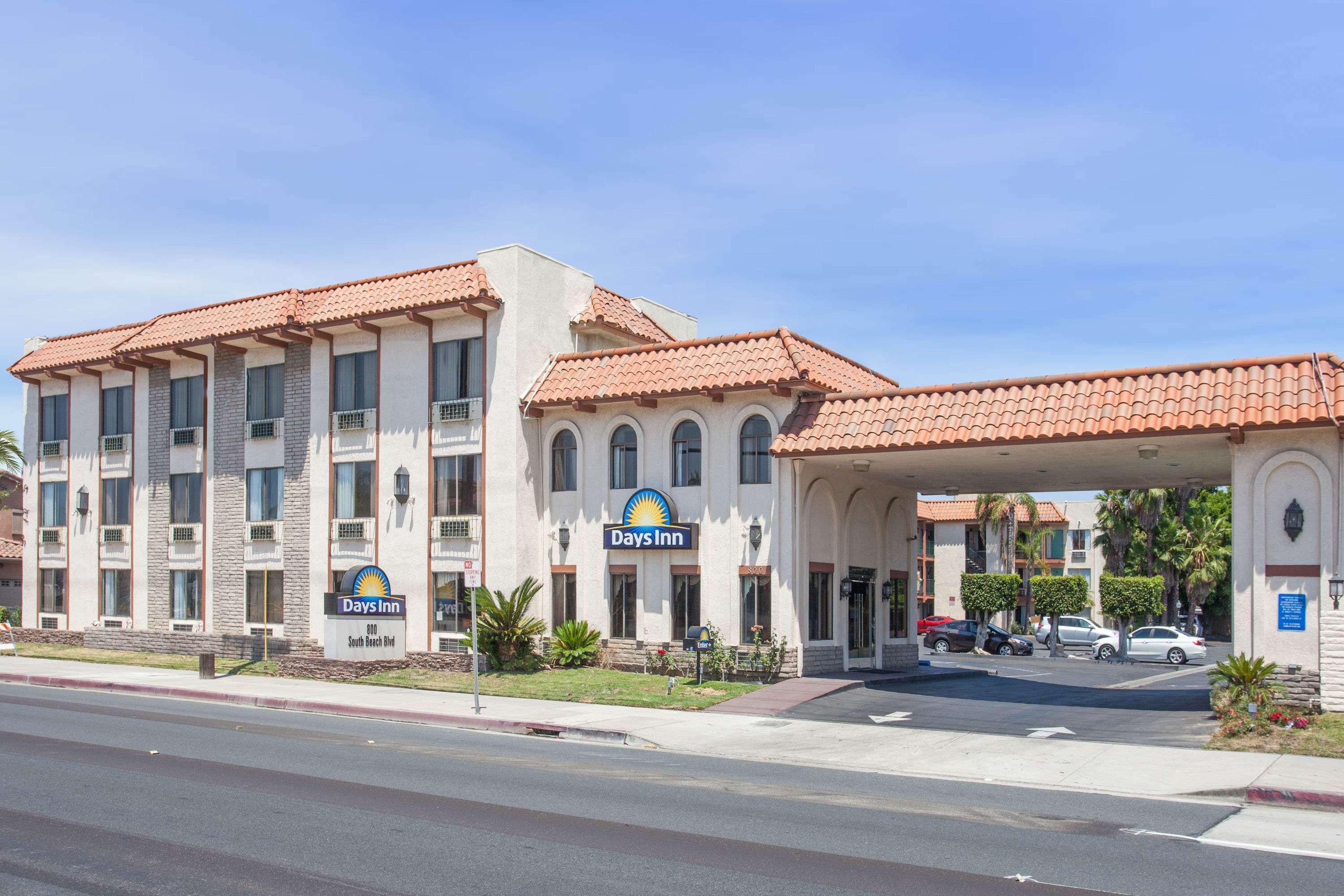 Days Inn By Wyndham Anaheim Near The Park Zewnętrze zdjęcie