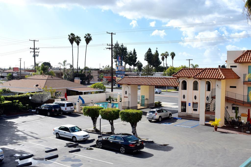 Days Inn By Wyndham Anaheim Near The Park Zewnętrze zdjęcie