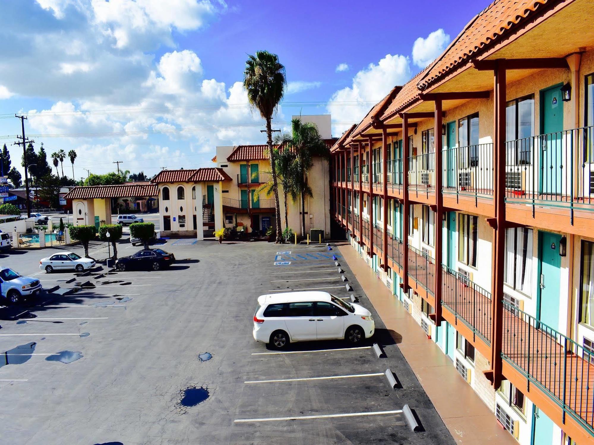 Days Inn By Wyndham Anaheim Near The Park Zewnętrze zdjęcie