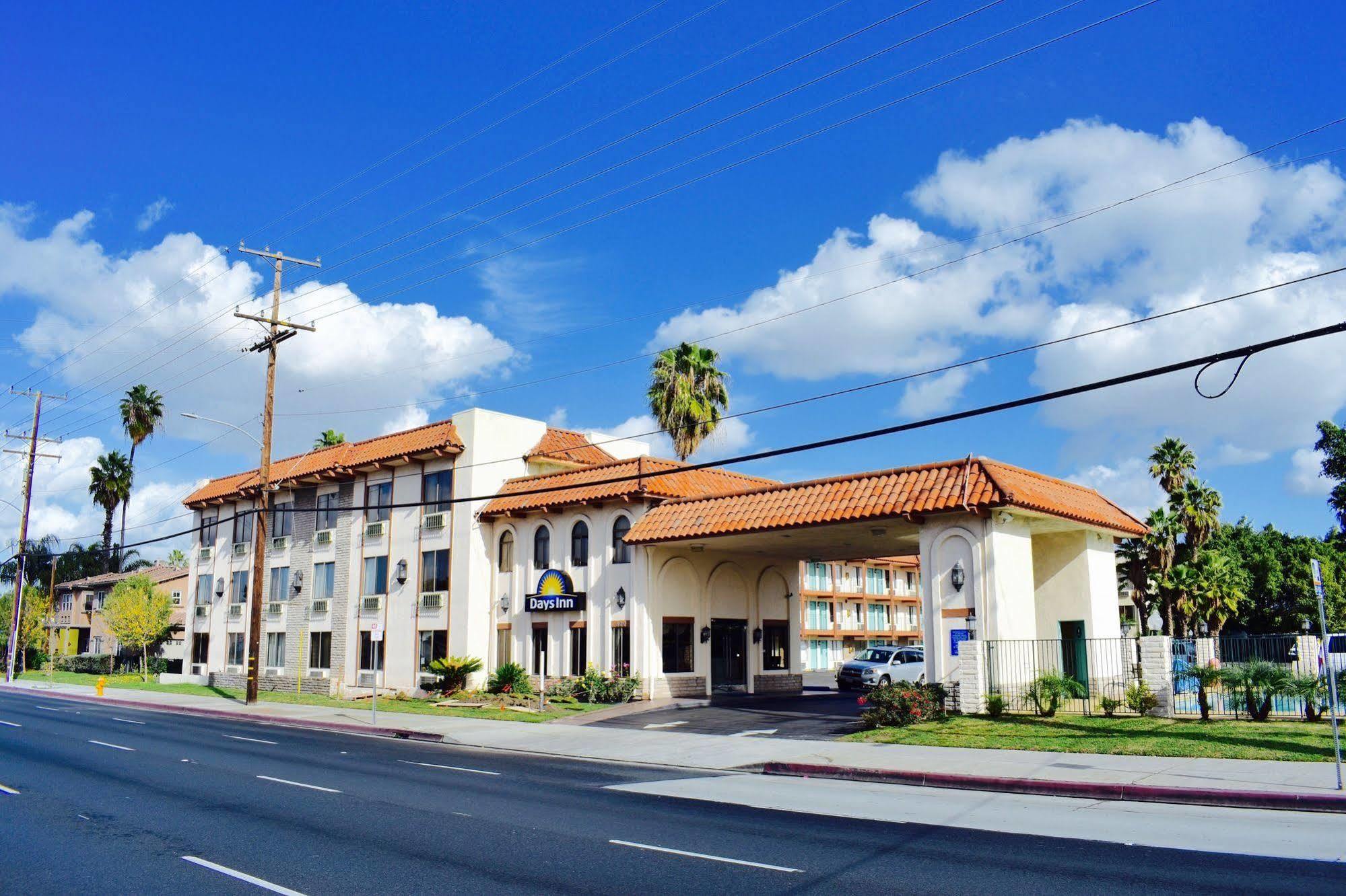 Days Inn By Wyndham Anaheim Near The Park Zewnętrze zdjęcie