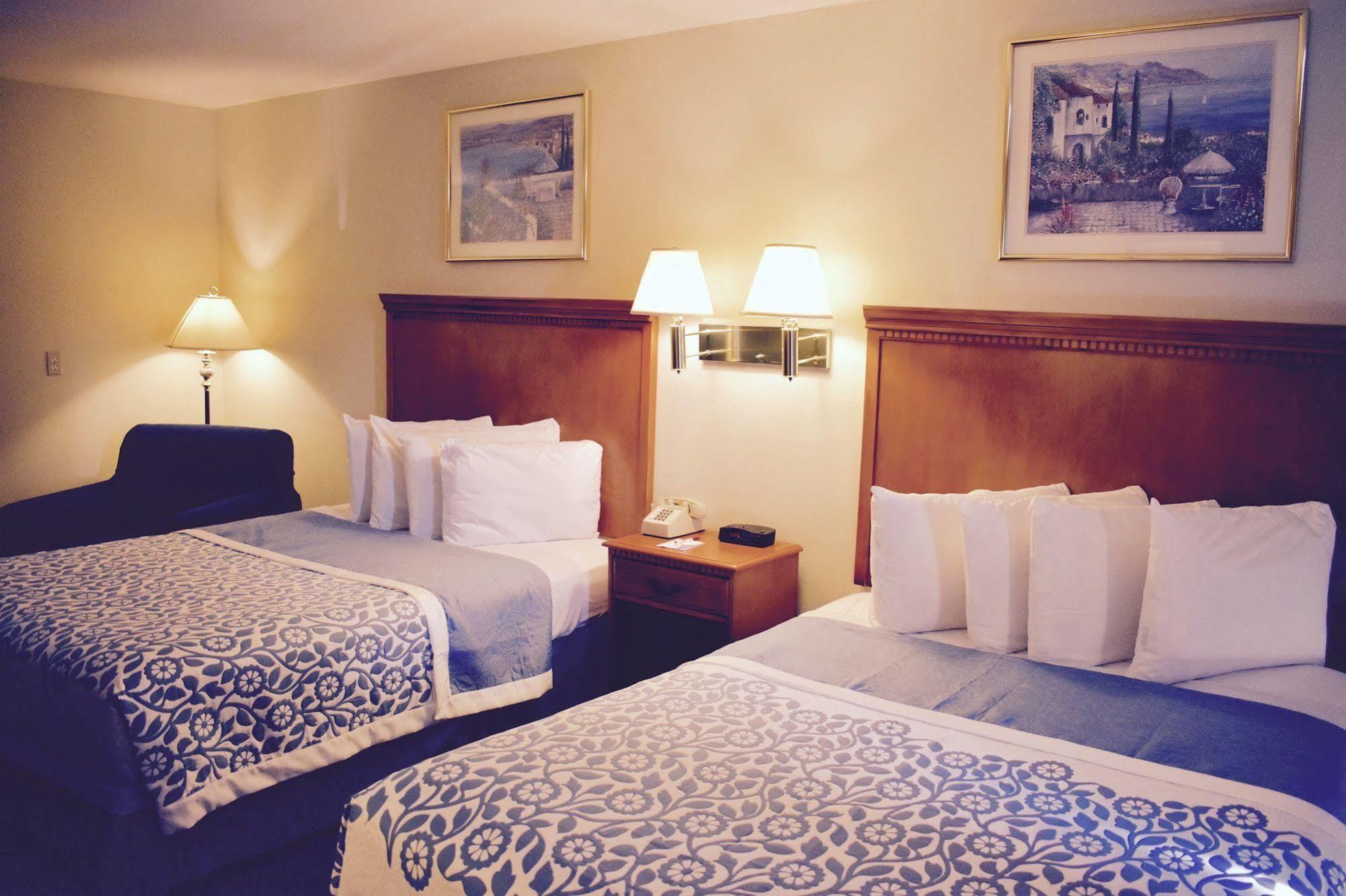 Days Inn By Wyndham Anaheim Near The Park Zewnętrze zdjęcie