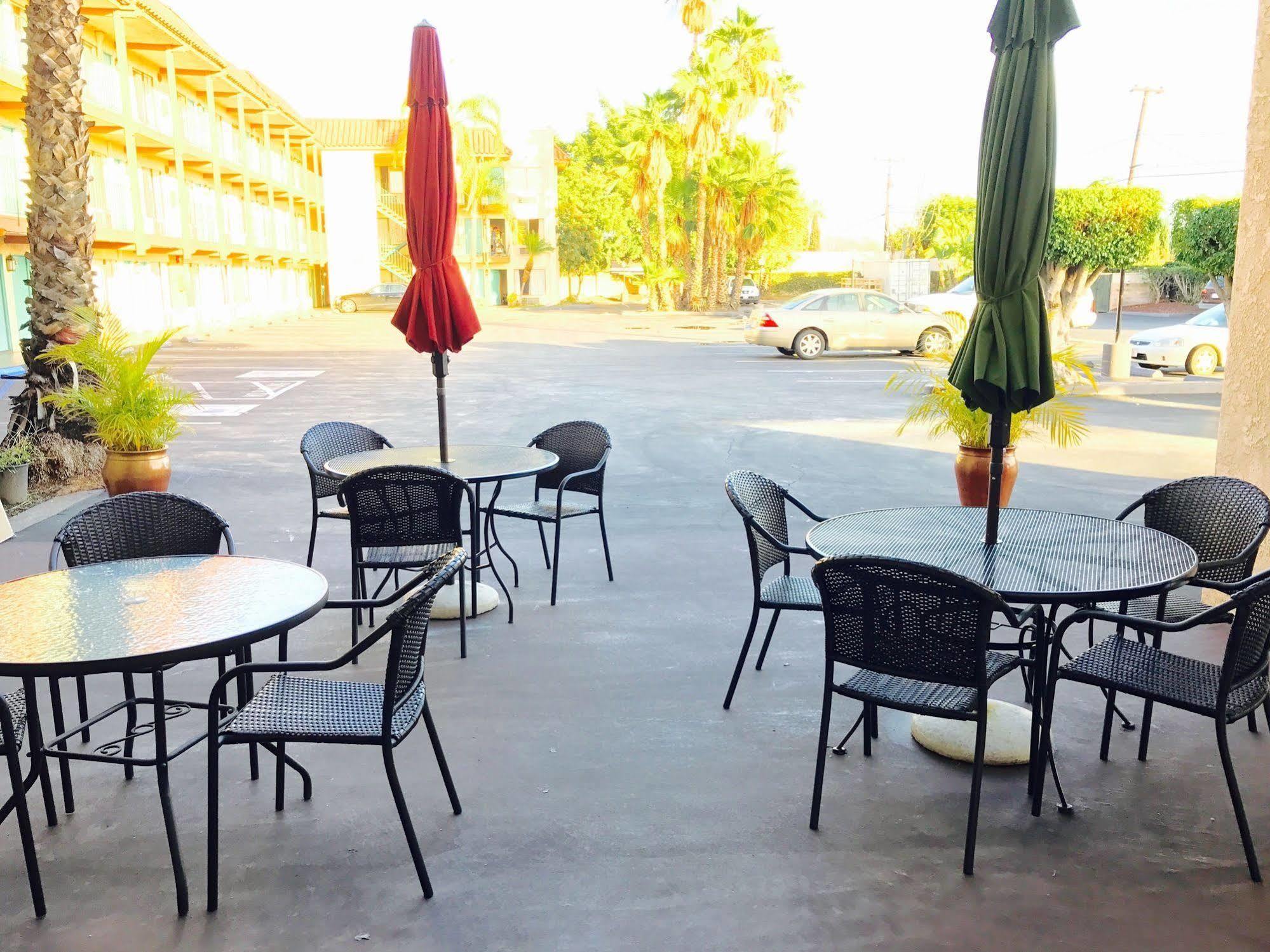 Days Inn By Wyndham Anaheim Near The Park Zewnętrze zdjęcie