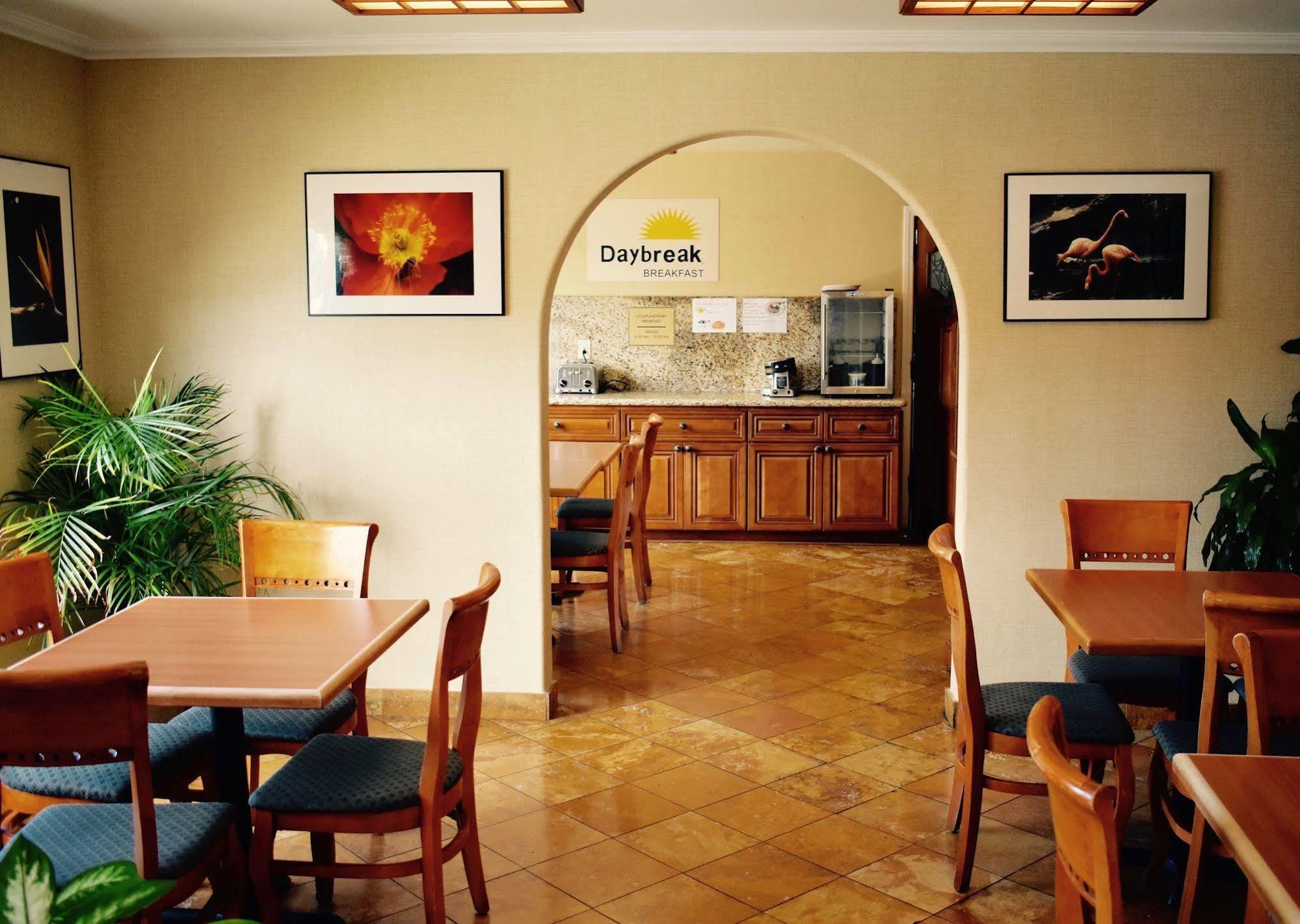 Days Inn By Wyndham Anaheim Near The Park Zewnętrze zdjęcie