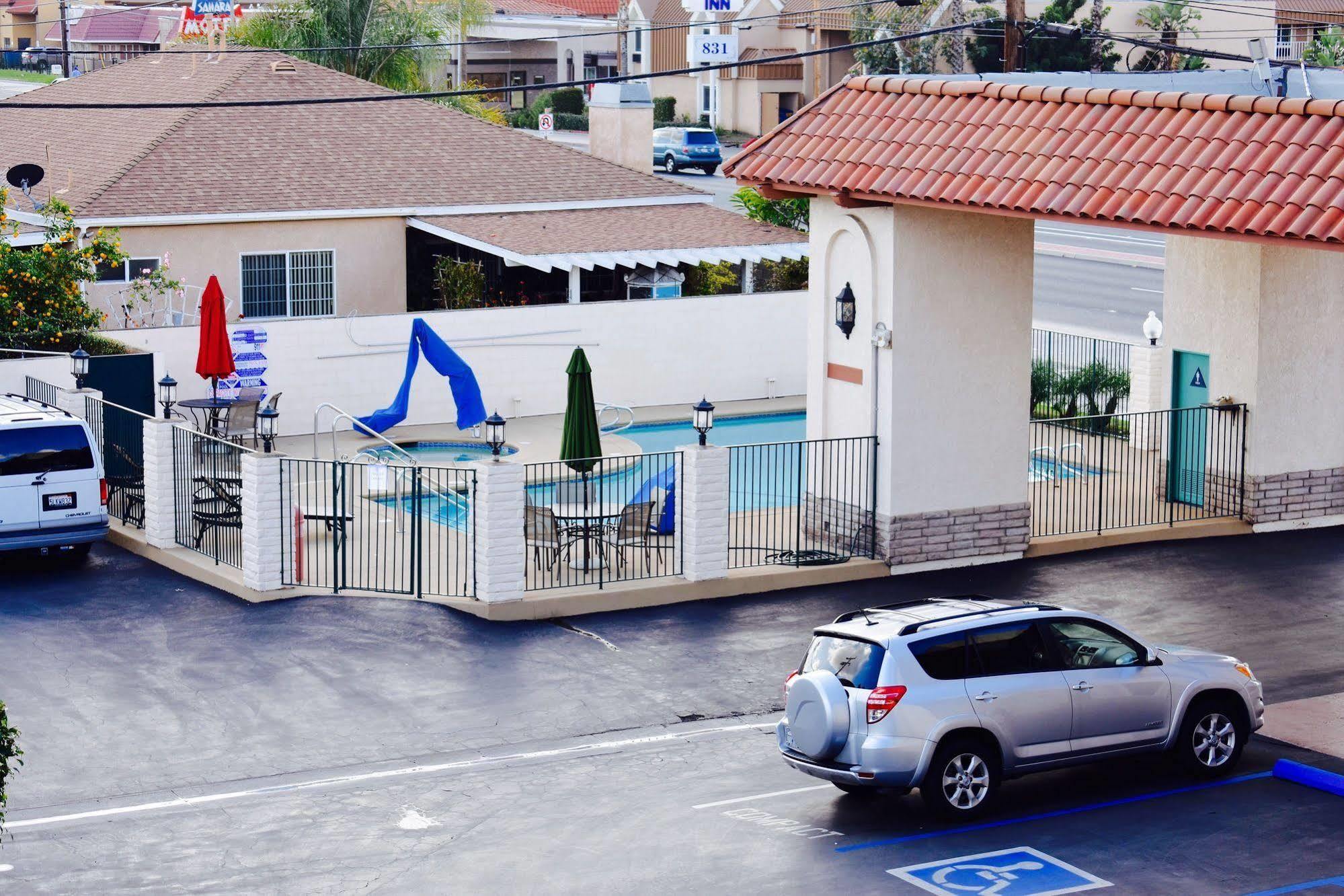 Days Inn By Wyndham Anaheim Near The Park Zewnętrze zdjęcie