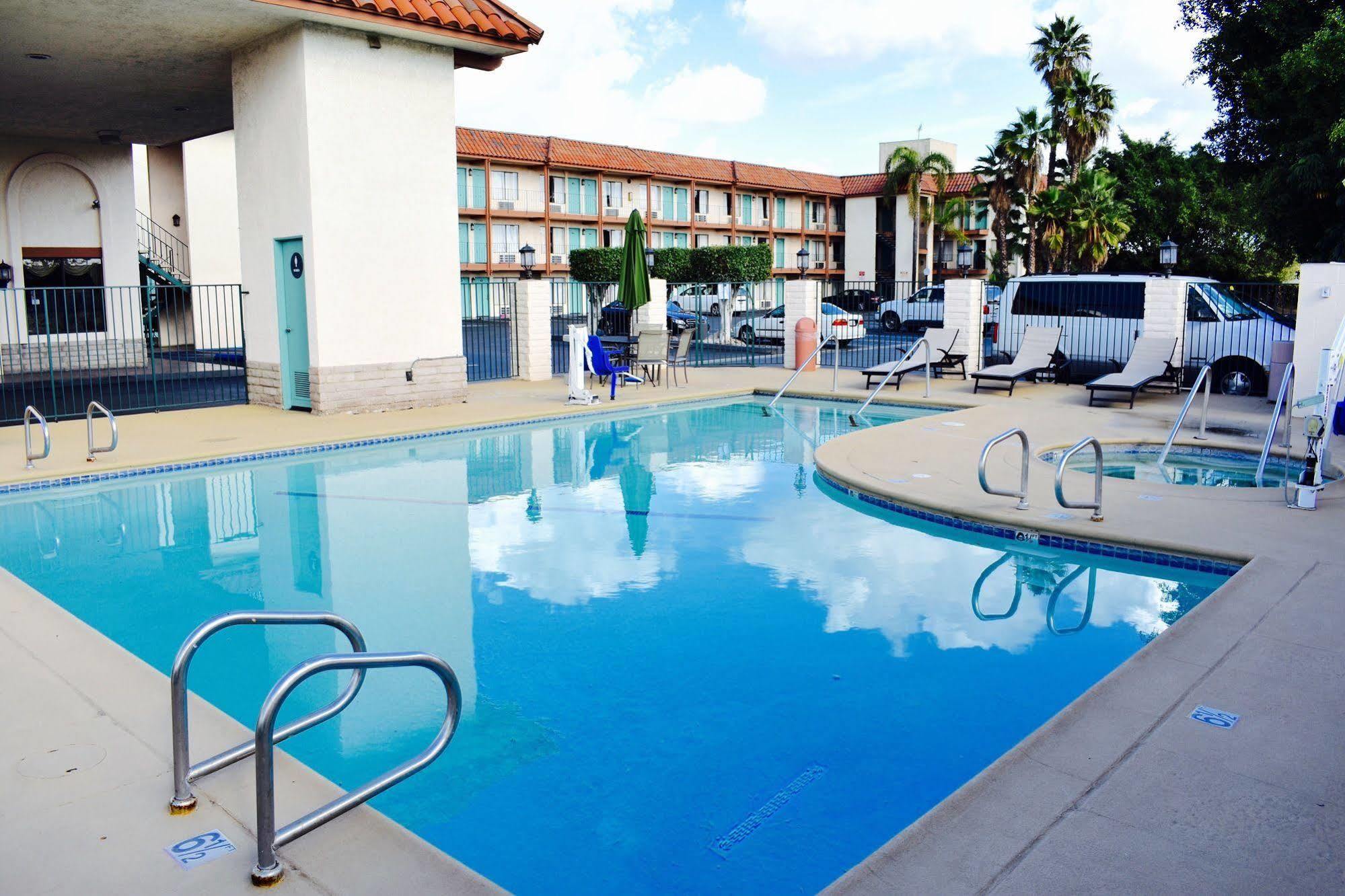 Days Inn By Wyndham Anaheim Near The Park Zewnętrze zdjęcie